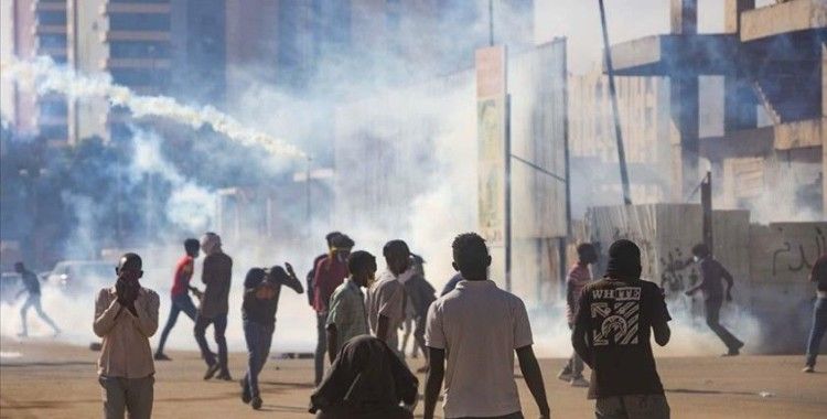 Sudan'da protestoculara göz yaşartıcı gazla müdahale edildi