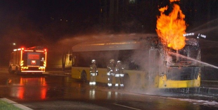 Başakşehir’de özel halk otobüsü alev topuna döndü