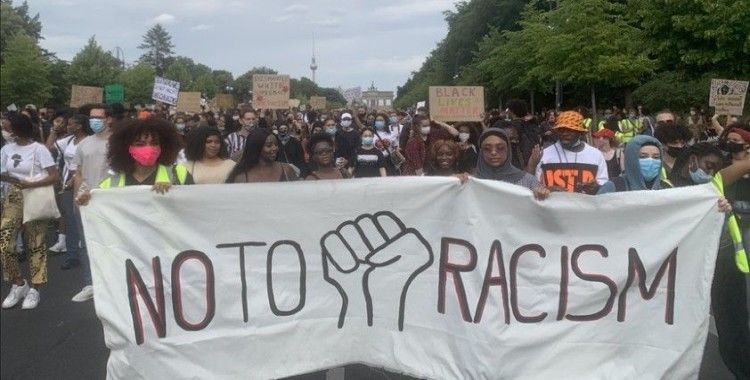 Almanya'da siyahiler 'ırkçı ve ayrımcı' saldırılara maruz kalıyor