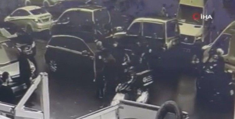 İstanbul’da trafikte yumruklu “yol verme” kavgası kamerada
