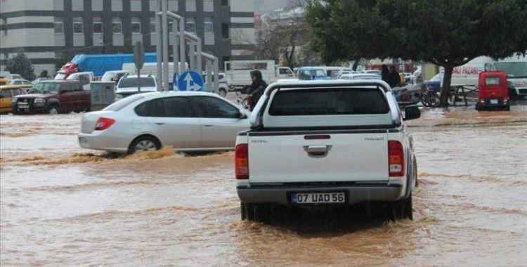 Meteorolojiden Antalya'da şiddetli yağış uyarısı