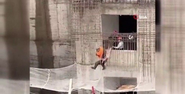 İnşaat işçisi metrelerce yüksekten yere çakılmaktan son anda kurtuldu