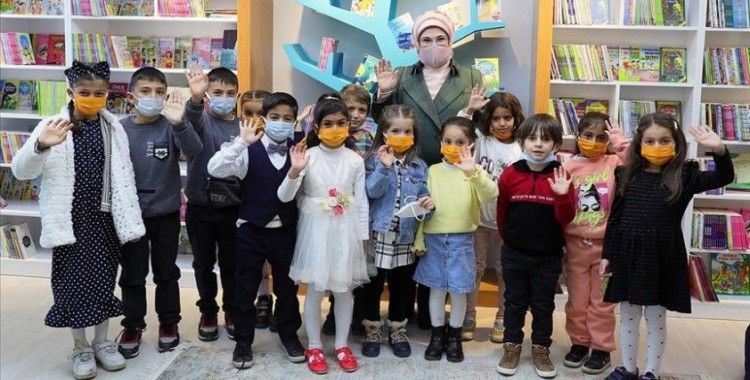 Emine Erdoğan Siirt'teki bir okula kazandırılan kütüphanenin açılışını yaptı