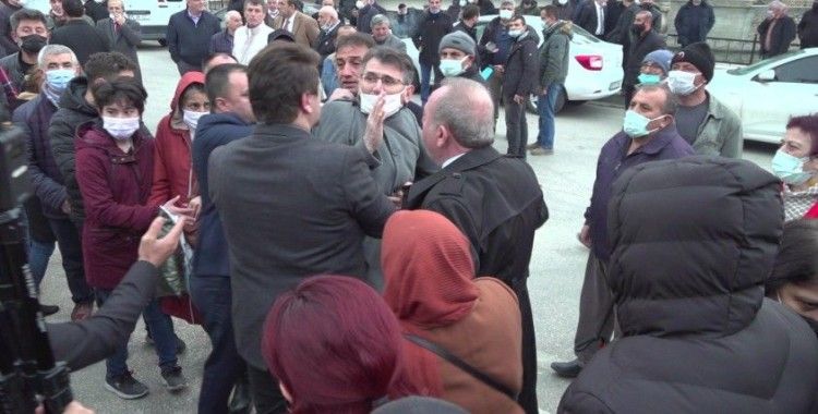 Meral Akşener’e yönelttiği ’başbakan’ sorusu sonrası tartaklandı