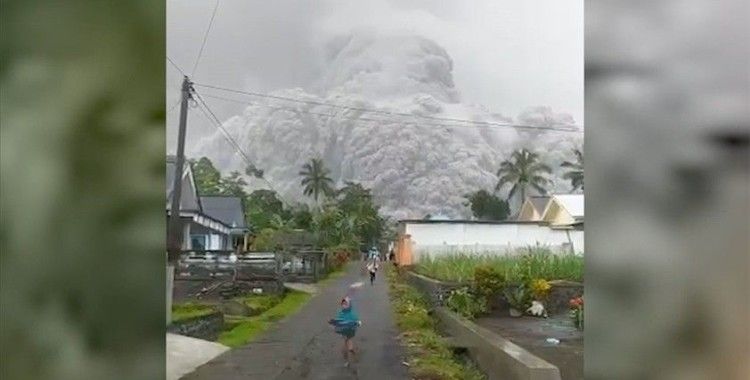 Endonezya'da Semeru Yanardağı'nda patlama meydana geldi