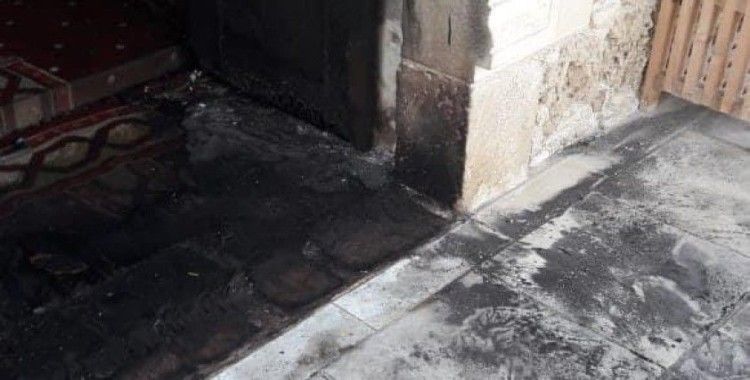 GKRY’de tarihi Larnaka Büyük Camisi’ne çirkin saldırı