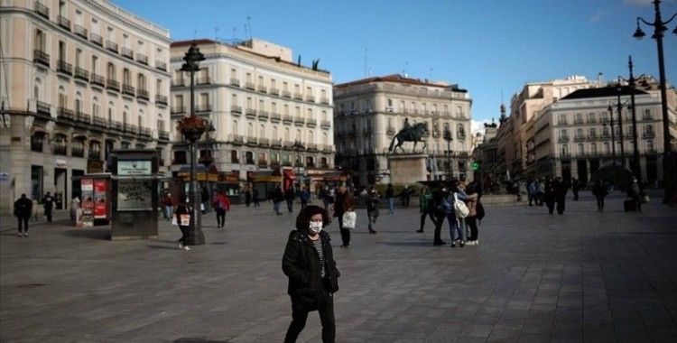 İspanya'da tatil haftasında toplu etkinlikler Kovid-19 vakalarını artırdı