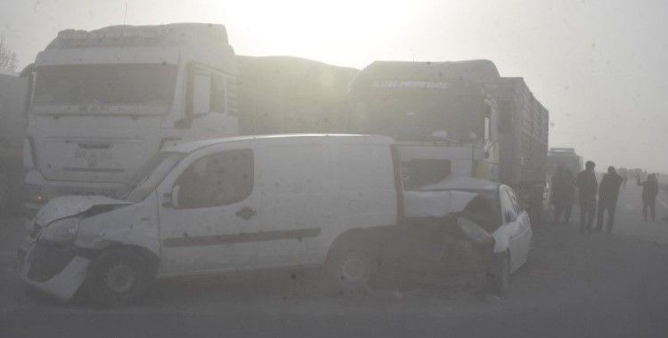 Konya'da zincirleme 'kum fırtınası' kazası: 7 yaralı