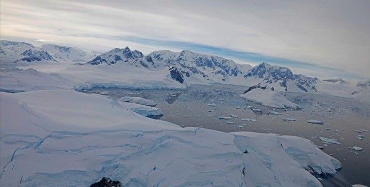 Artan ziyaretçiler Antarktika'nın el değmemiş doğasını tehdit ediyor