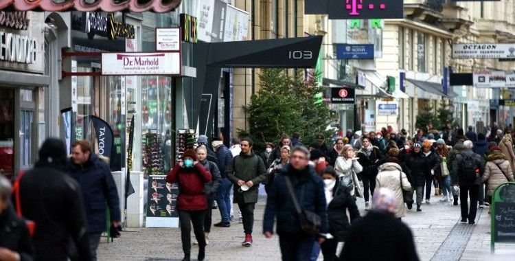 Avusturya'da 20 günlük kapanmanın ardından alışveriş yerleri yeniden açıldı