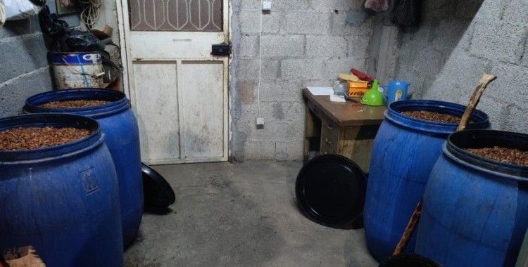 Adana’da 'Zehir' operasyonunda 9 bin 467 litre sahte içki ele geçirildi