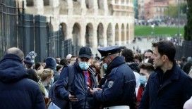 İtalya'da açık havada maske zorunluluğu getirildi, yeni yıl kutlamaları iptal edildi