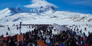Erciyes hafta sonunda 30 bin turist ağırladı