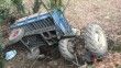 Traktör şarampole devrildi: 4 yaralı