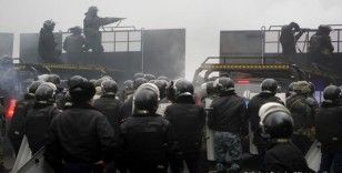 Kazakistan'da protestolar: Almatı'da göstericiler belediye binasını bastı