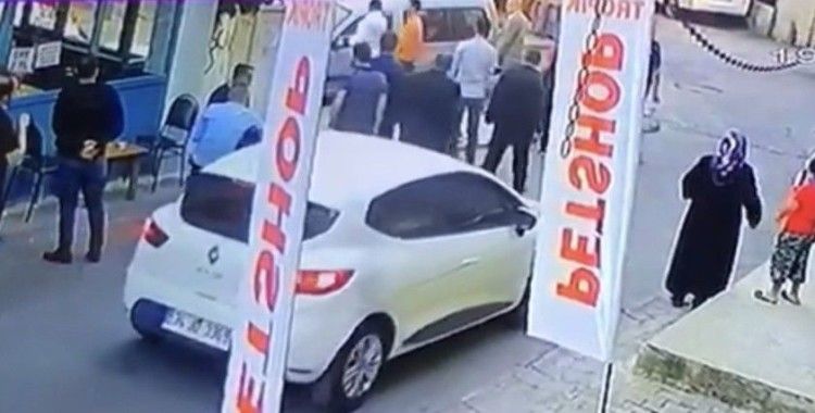  İstanbul’da akıl almaz olay kamerada: Korkutmak için yere açtığı ateşle adamı vurdu