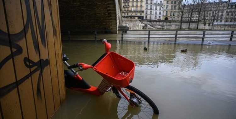 Fransa'nın 5 bölgesinde aşırı yağış ve sel için 'kırmızı alarm' verildi