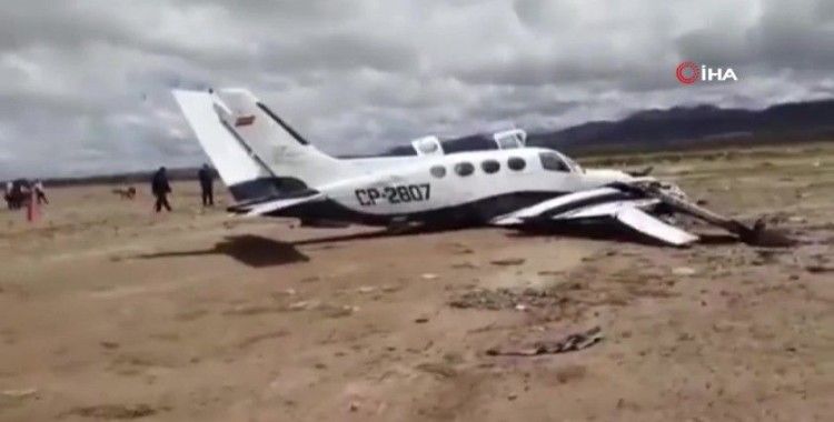 Bolivya’da arıza yapan uçak boş araziye acil iniş yaptı: 4 yaralı