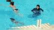 Fransız hükümetinin yeni hedefi havuza giren Müslüman kadınlar