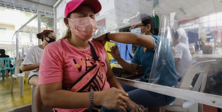 Filipinler’de Rai Tayfunu’nda 40 bin doz Covid-19 aşısı zarar gördü