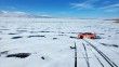 Araçların kış performansını buzla kaplı Çıldır Gölü'nde test ediyorlar