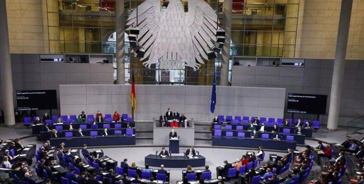 Alman parlamentosunda Kovid-19 tedbirleri sertleştirildi