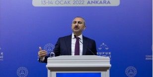 Adalet Bakanı Gül: Hukuk fakültelerinin müfredatında Hukuk Türkçesi dersinin de olmasında fayda görüyorum