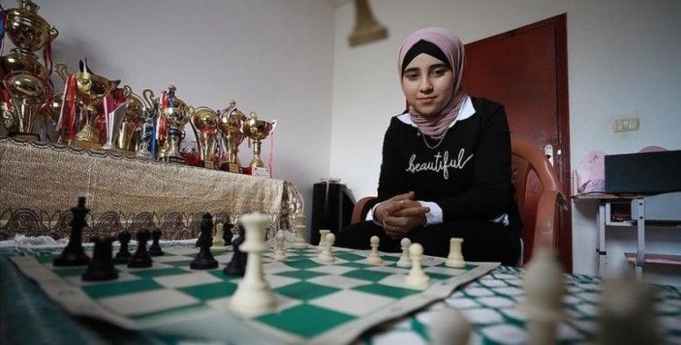 Satrançta birçok başarı elde eden Filistinli küçük kız, dünya şampiyonu olmayı hedefliyor