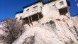  Tunceli’de dev kayaların üzerine yapılan evler görenleri hayran bırakıyor