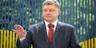 Vatana ihanet ile suçlanan eski Ukrayna Devlet Başkanı Poroşenko ülkeye döndü
