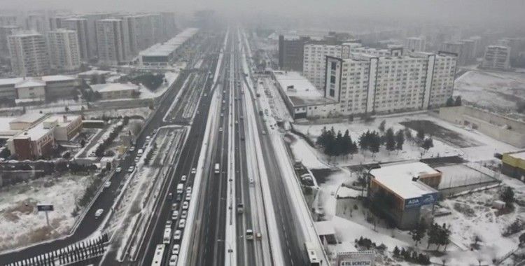 Diyarbakır’da kar yağışı trafik kazalarına neden oldu
