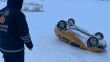 Yoldan çıkan taksi takla attı, donma tehlikesi geçiren sürücü yaralı kurtarıldı