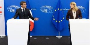 Macron ve AP Başkanı soru almadı, gazeteciler basın toplantısını terk etti
