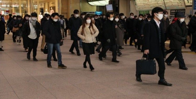 Japonya'da yarı OHAL'e rağmen insan trafiği azalmadı