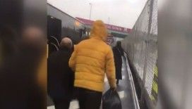 İstanbul'da arızalanan metrobüsün yolcuları durağa kadar yürüdü
