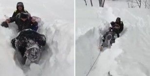 Karda, patika yolda mahsur kalan 4 kişi kurtarıldı