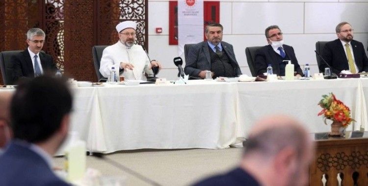 Diyanet İşleri Başkanı Erbaş, Diyanet-İlahiyat-MEB İstişare Heyeti Toplantısı’na katıldı