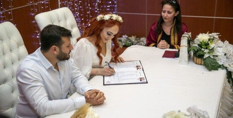 Mersin’de nikah solanlarında 02.02.2022 yoğunluğu