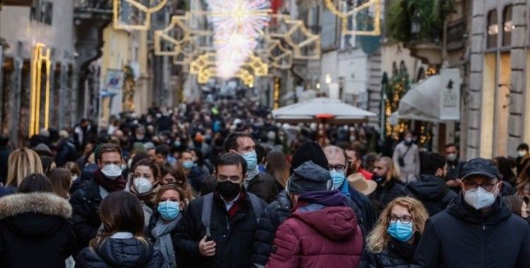 İtalya'da açık havada maske kullanma zorunluluğu kalkıyor