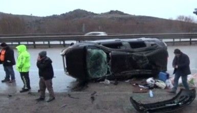 Takla atan otomobil hurdaya döndü, gurbetçi kardeşler sağ kurtuldu