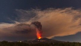 İtalya'da Etna Yanardağı yeniden kül ve lav püskürttü