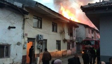 İtfaiye erlerinin ölümden döndüğü anlar kamerada