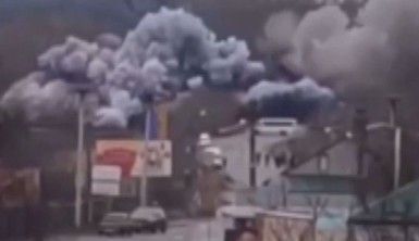 Rus ordusunun Kiev'e girişini önlenmek için köprüler yıkılıyor