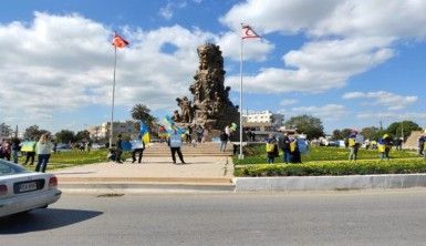 KKTC'deki Ukraynalılardan savaş karşıtı protesto