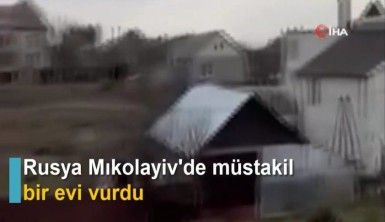 Rusya Mıkolayiv'de müstakil bir evi vurdu