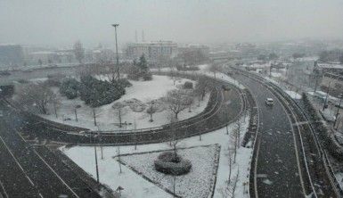 İstanbul'da yeniden başlayan kar yağışı havadan görüntülendi