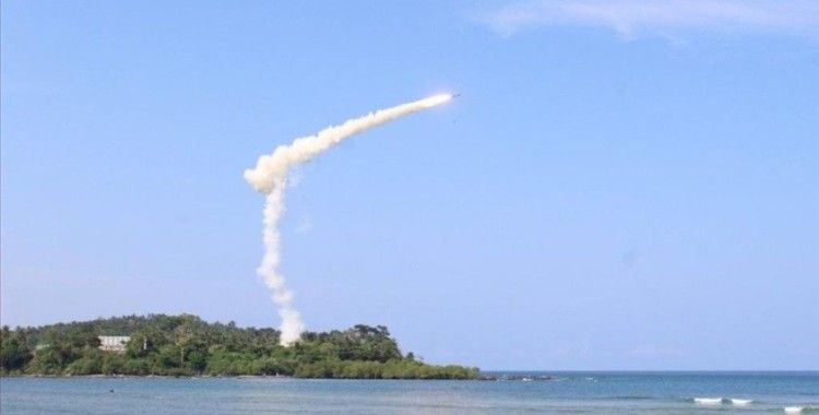 Hindistan nükleer kapasiteli BrahMos süpersonik füzesini test etti