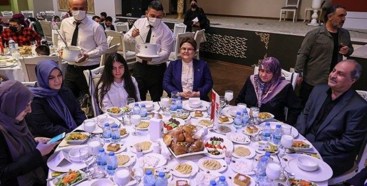 Bakan Yanık, 15 Temmuz şehitlerinin aileleriyle iftarda bir araya geldi