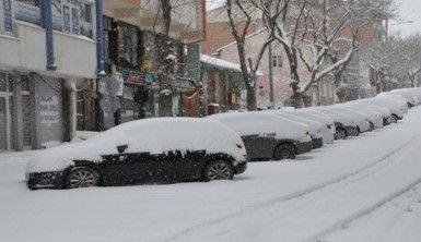 Kars Nisan ayında kışı yaşıyor