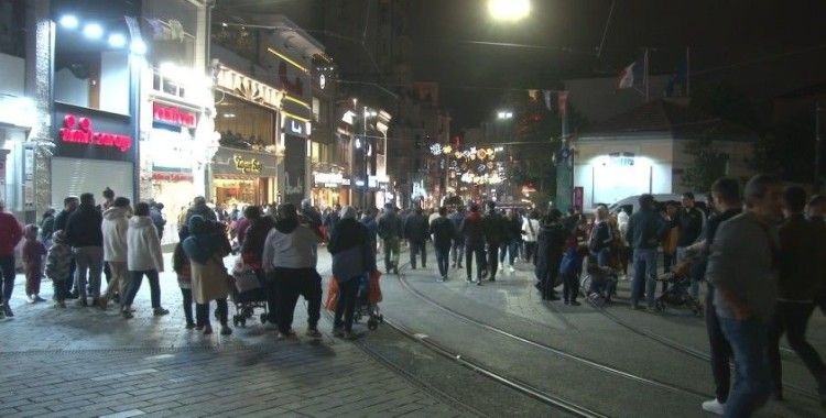 1 Mayıs tedbirleri kapsamında kapatılan Taksim Meydanı tekrar açıldı